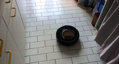 H Koenig SWR28 : le robot aspirateur pas cher qui complète le nettoyage quotidien