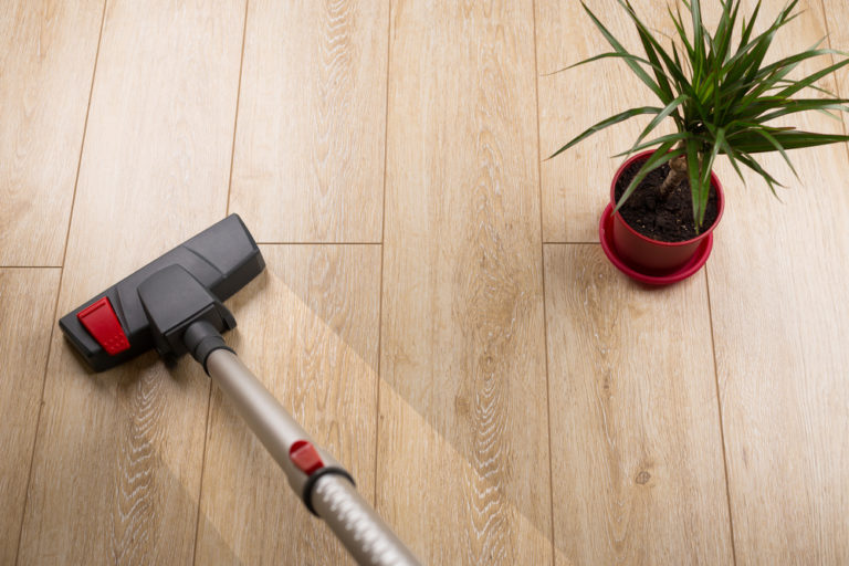 9 meilleurs aspirateurs pour parquet + comparatif